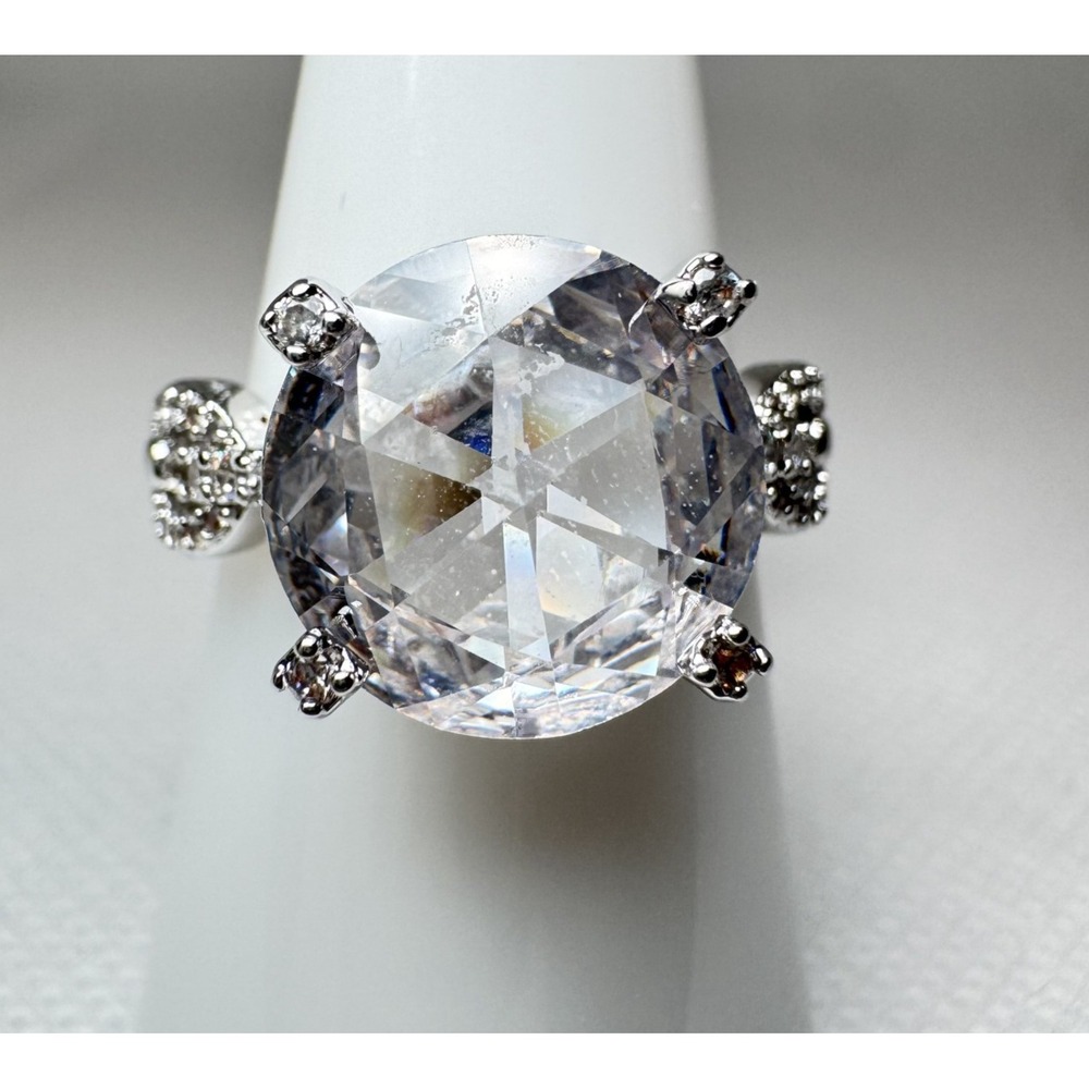 Size 8 Bomb Party Ring - RG89231 Crowned In Radiance - Cubic Zirconia on Rhodium